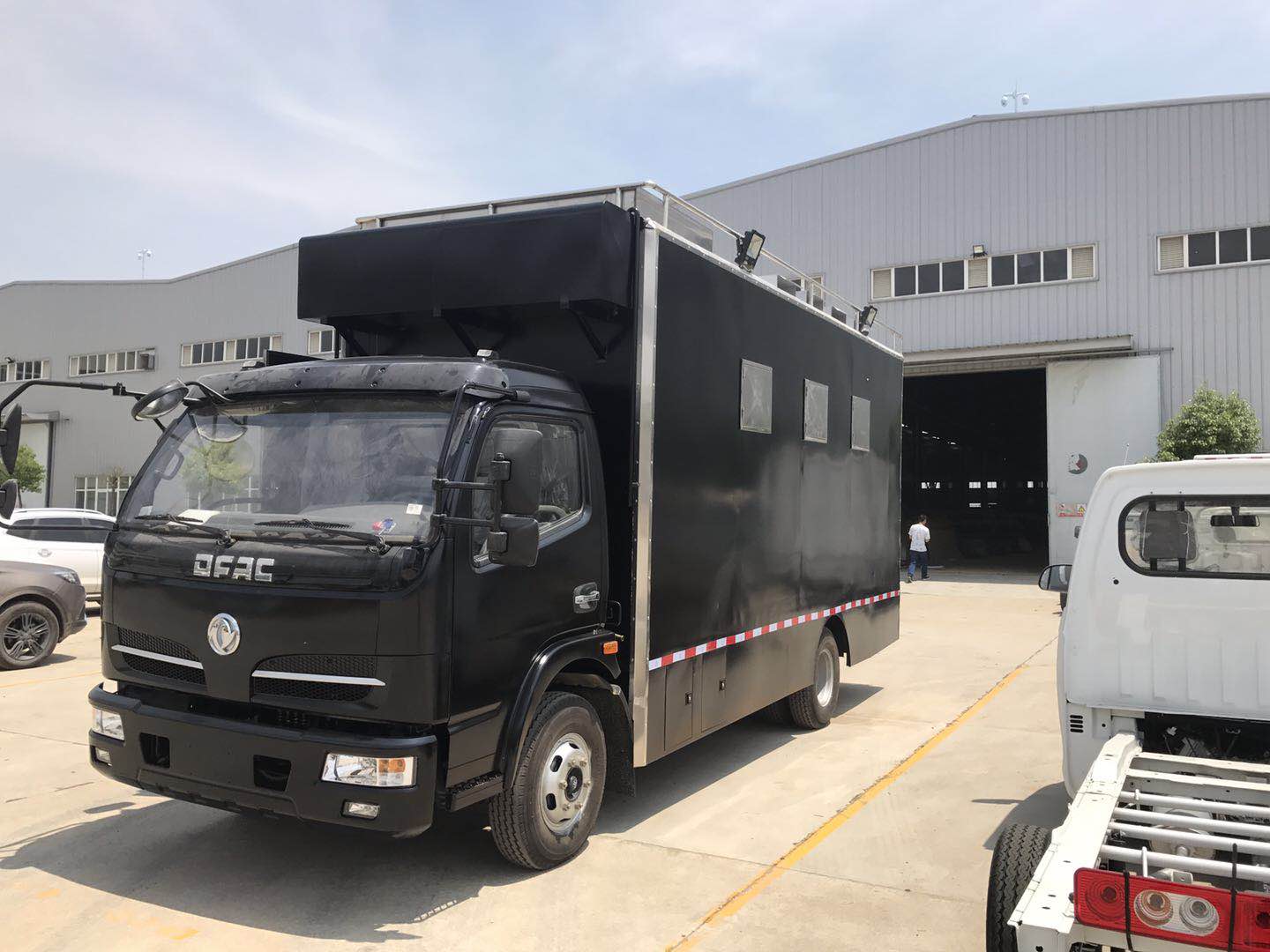 東風多利卡炊事車